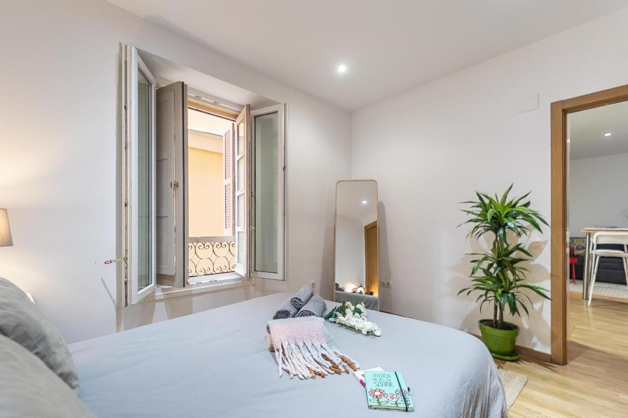 Central Malaga Apartment At Mitjana Plaza Exterior photo